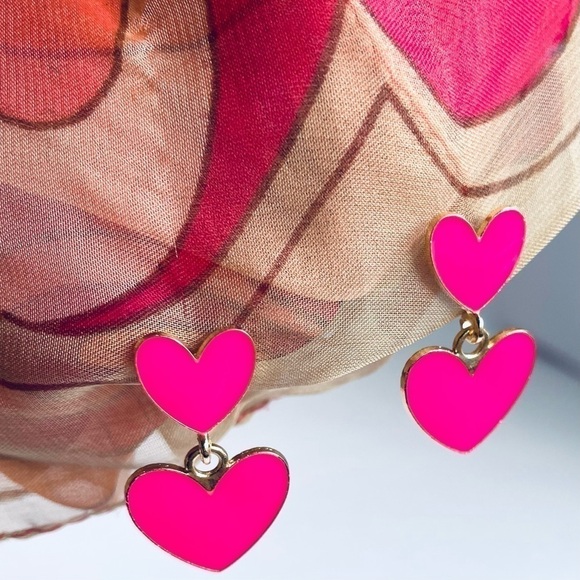 Barbie Style Heart Shaped Earring Hot Bright Pink - NWOT - Picture 4 of 14